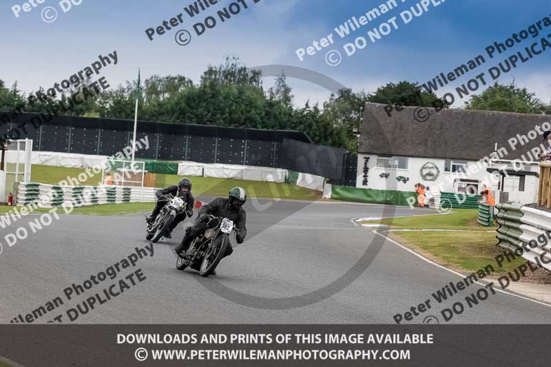 Vintage motorcycle club;eventdigitalimages;mallory park;mallory park trackday photographs;no limits trackdays;peter wileman photography;trackday digital images;trackday photos;vmcc festival 1000 bikes photographs